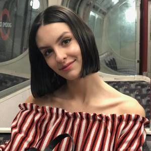 Meet your Posher, Clarissa